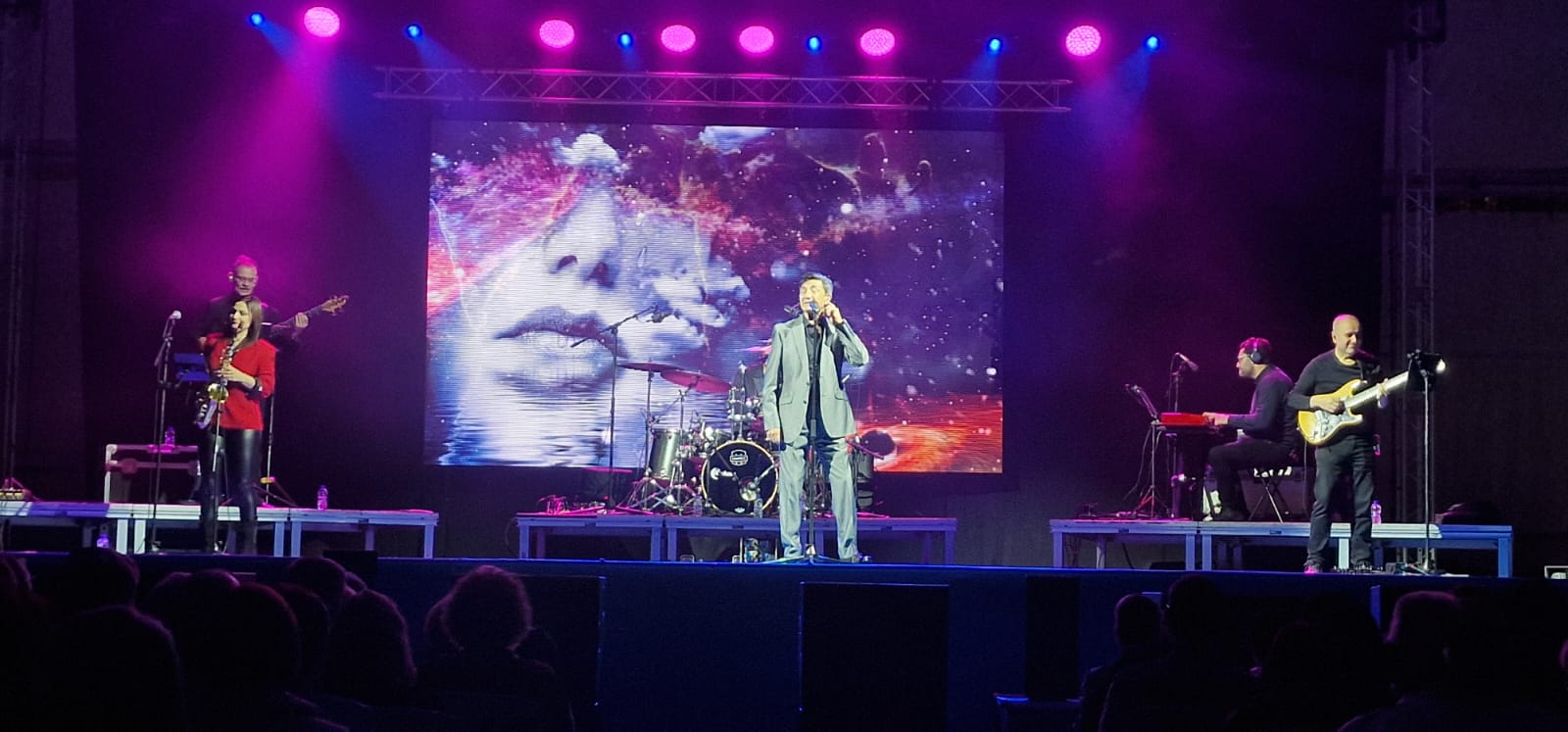 pantalla Concierto Juan Bau y Jeanette