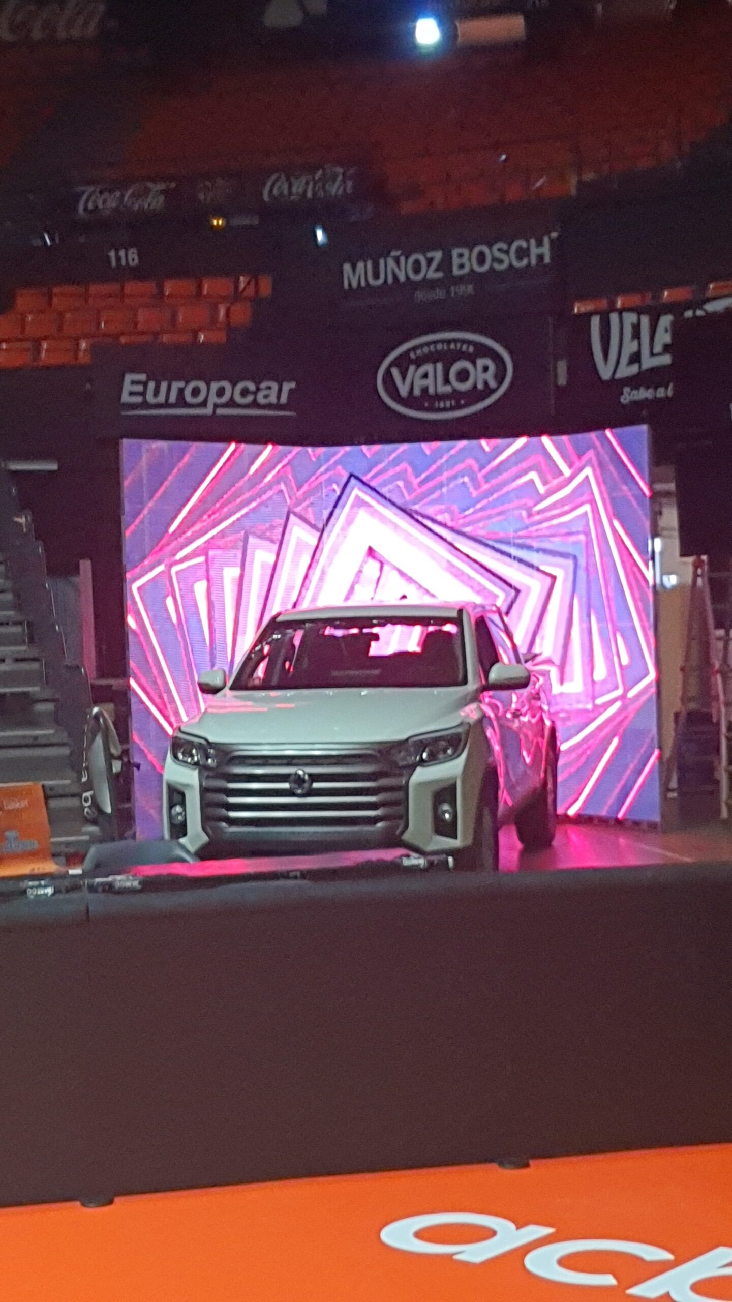 vista frontal Pantalla LED DJ CAR