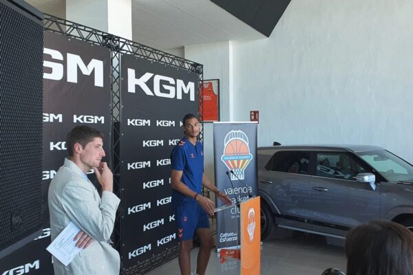 Presentación de Neal Sako