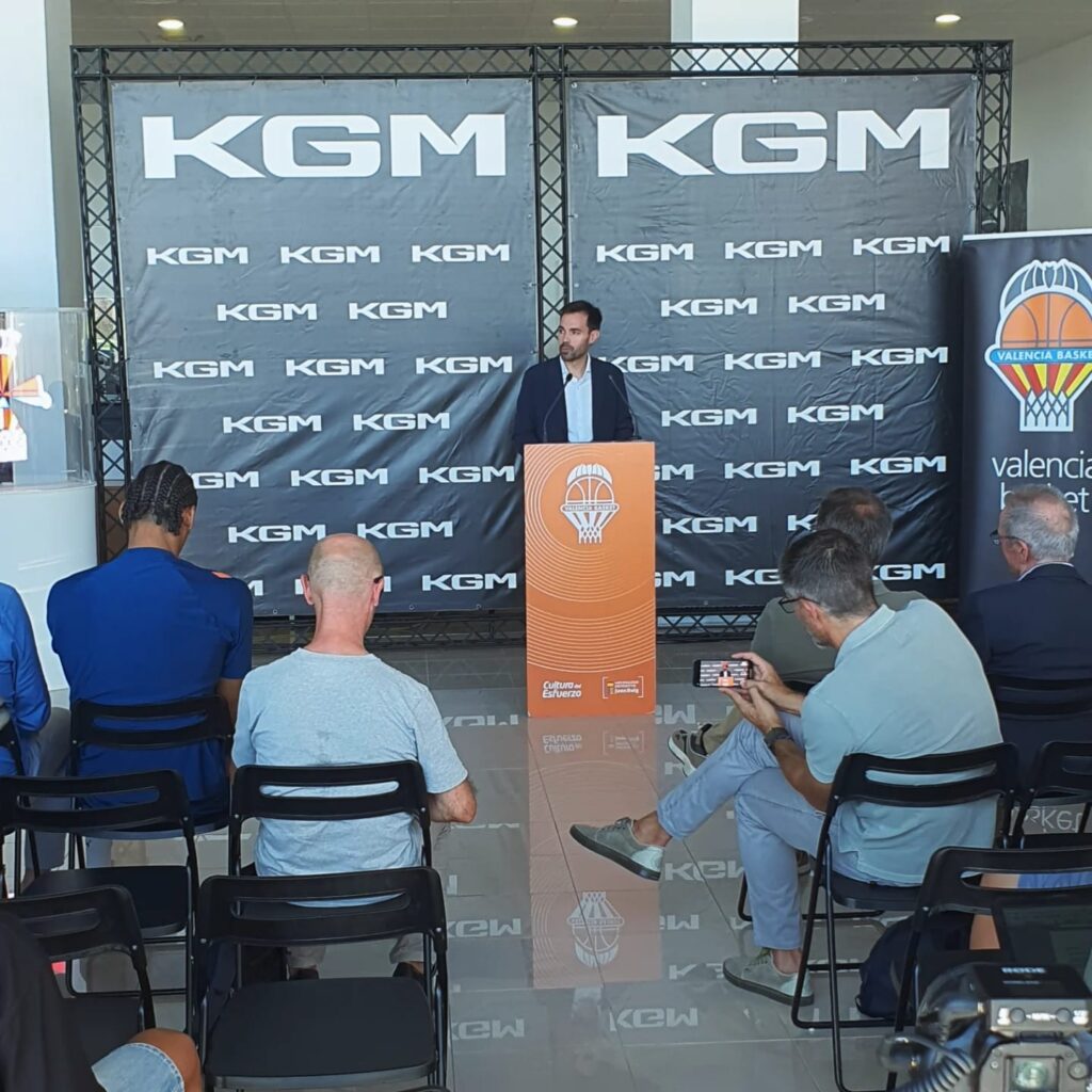 Enric Carbonell Presentación de Neal Sako