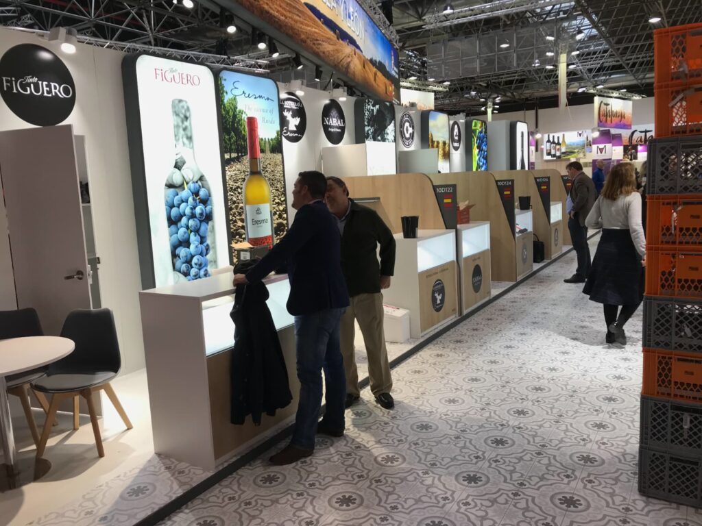 fotos pantallas stand Prowine