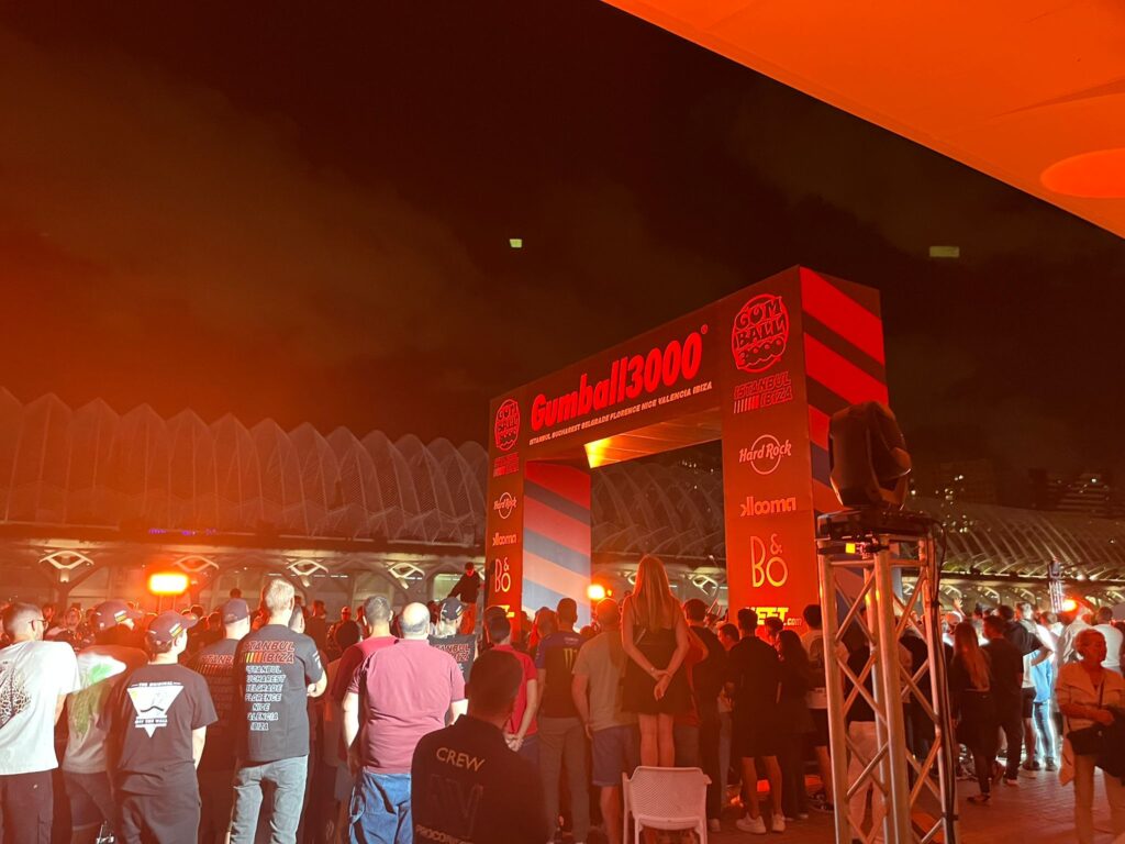 pórtico llegada Gumball 3000 