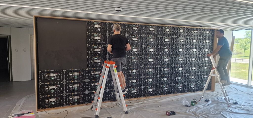 instalación pantalla LED fija